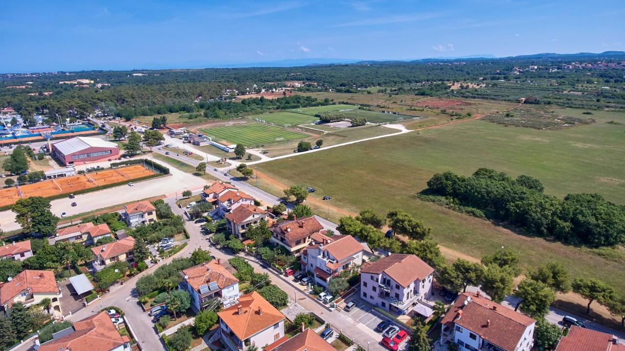 Apartments Christine Умаг Экстерьер фото
